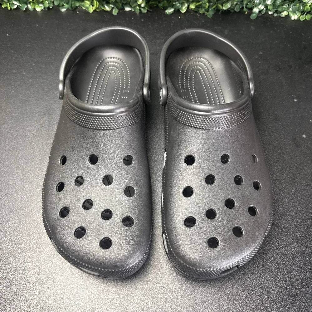 CROCS excellent like